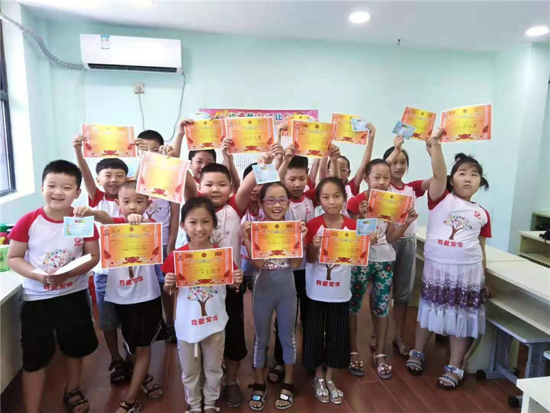 鋒格練字亳州校區學員獲獎合影