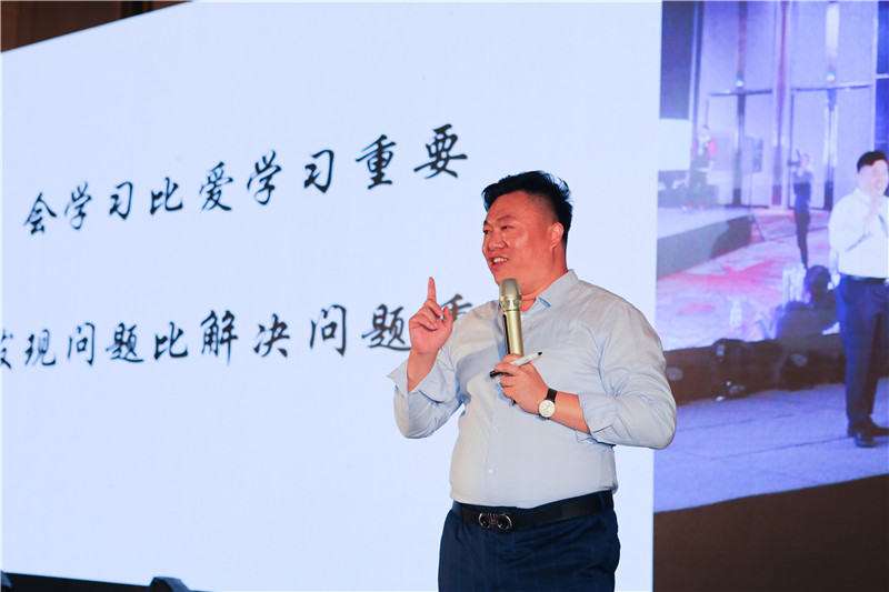 校長管理課程培訓老師講解