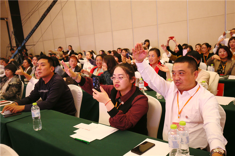 校長管理課程培訓踴躍發言