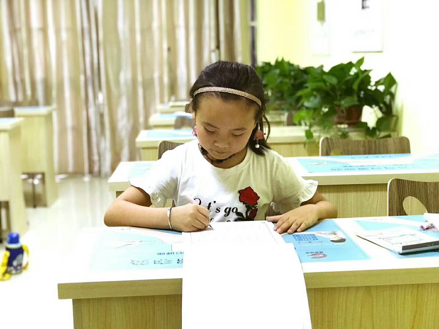 孩子練字不見效果？首先姿勢要對