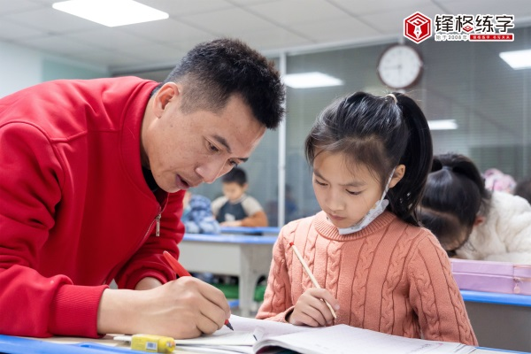 孩子寫字醜，也許並不是不努力，而是犯了以下錯誤！